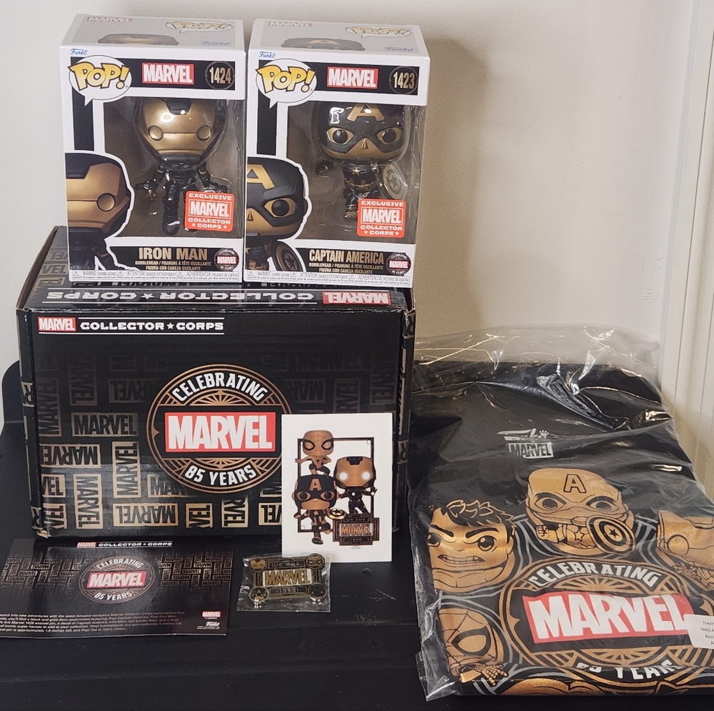 Funko Pop Collector Corps Box Captain America #1423 Iron Man #1424 Shirt Size XL